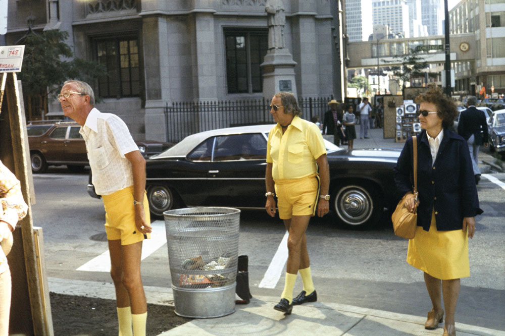 Vivian Maier - Untitled, Chicago, IL, August 1976 30x40 cm. (11x14 inch.) Framed 40,5x50 cm. ©Estate of Vivian Maier Courtesy of Maloof Collection and Howard Greenberg Gallery, NY