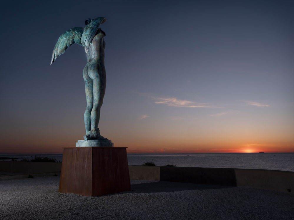 Igor Mitoraj “Ikaria Grande”, 2001, bronzo, 645x300x243 cm. Castello di Maniace, Ortigia - Siracusa © Ph. Nicola Gnesi per Atelier Mitoraj